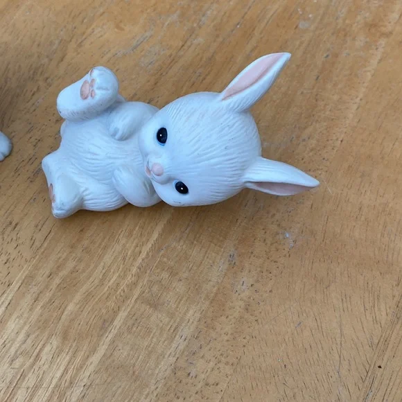 Vintage Homco ceramic bunnies/rabbits figurines 
Trio - Picture 4 of 10